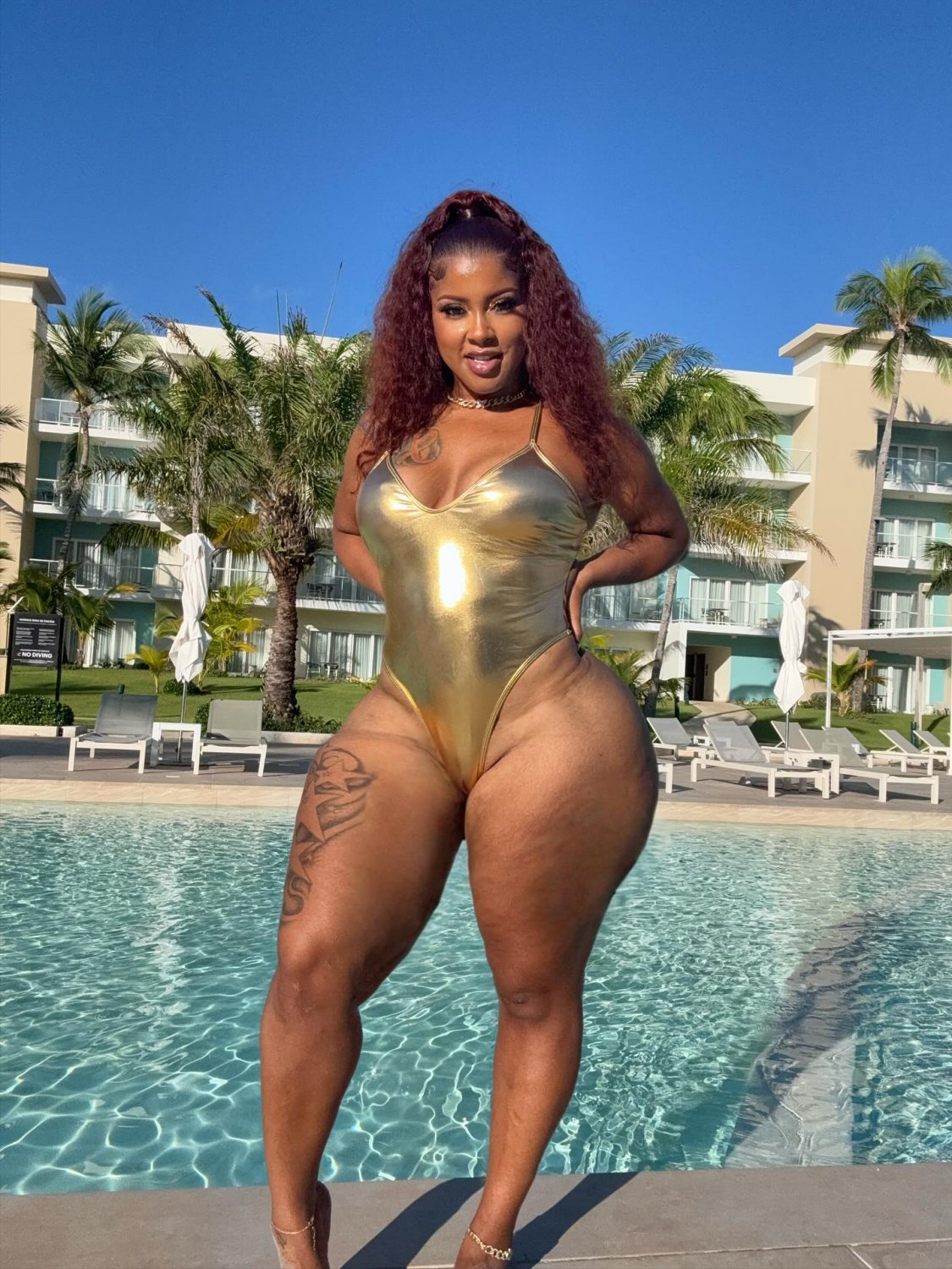 Omg who is this bitch ??? 🍑🍑🔥🔥 #cFuFcd64